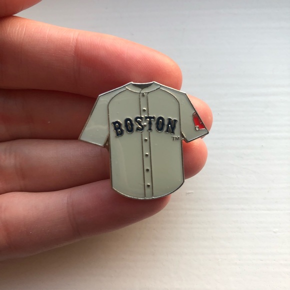 Vintage Boston Red Sox baseball jersey lapel pin - Picture 3 of 6
